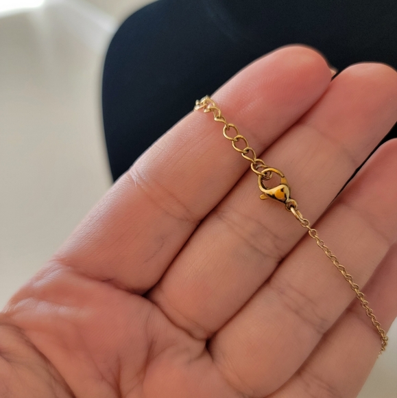 Gold and white 18 inch chain - Picture 2 of 2